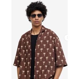 H&M Men's Palm Tree Print Oversized Fit Button-Up Shirt, Brown, Short Sleeve, S